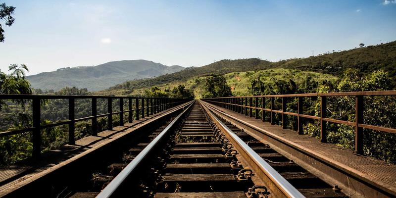 大型体育场馆动态标识管理：融合中国标志设计与智能标牌的人流疏导策略