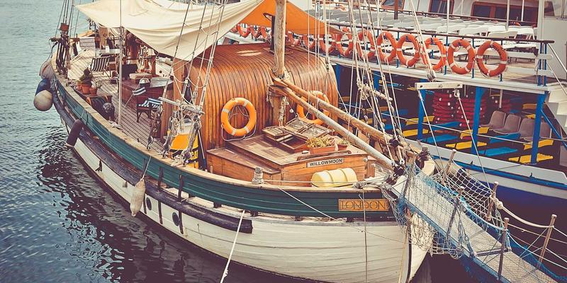 灯箱制作与标牌设计：商业标识如何选择才能效益最大化？